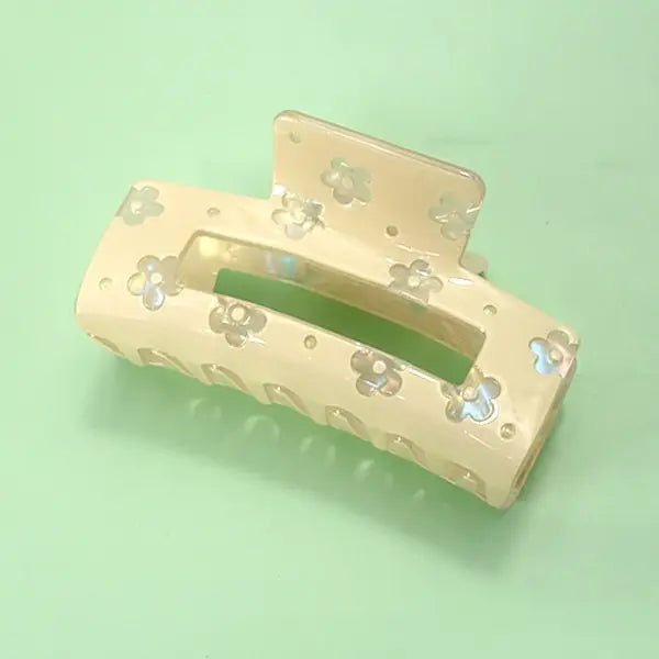 Luxe Cutout Daisy Hair Claw Clip